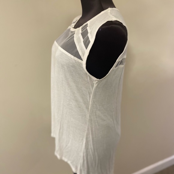 BCBG MaxAzria sleeveless white top size M - Picture 5 of 10